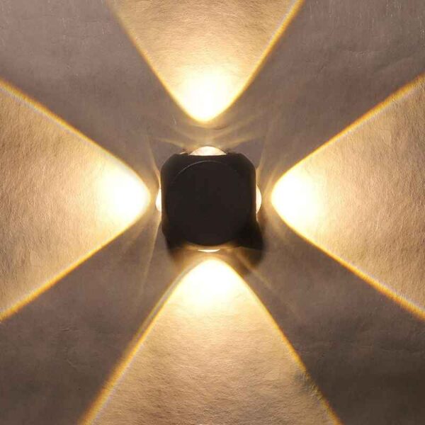 WALL LIGHT